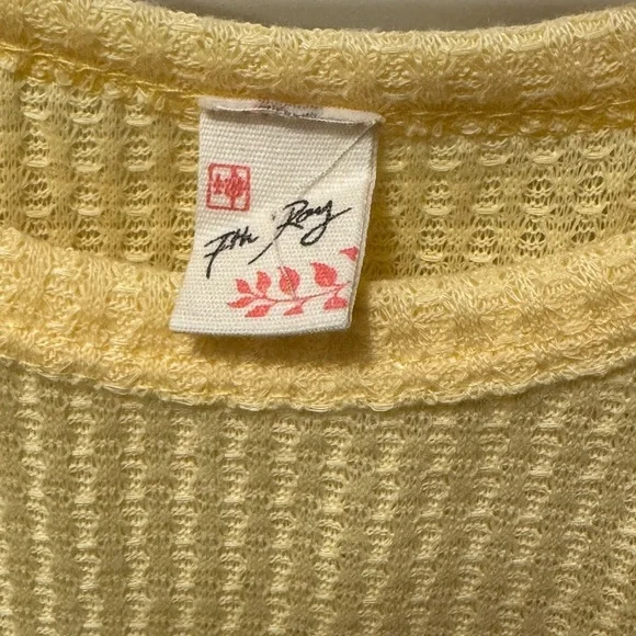 7th Ray Yellow Open Shoulder Top - Picture 2 of 3